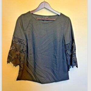 NWT Banana Republic Top Mesh Floral Sleeve Black Pullover Size Small